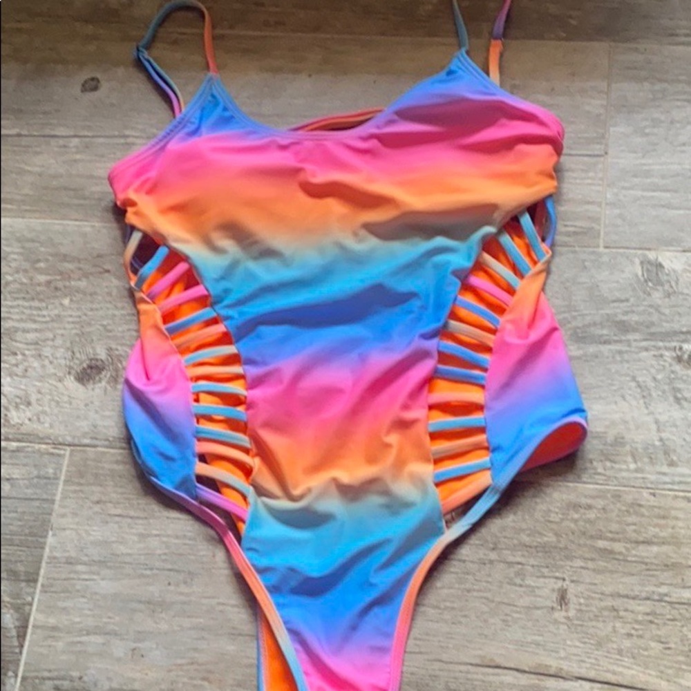 ❌Sold❌Beyond The Shore Pink Multi One Piece - Picture 6 of 9